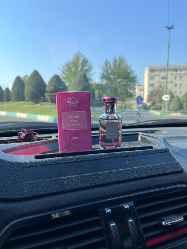 عطر موصوف صورتی 25ml آرتمیوس